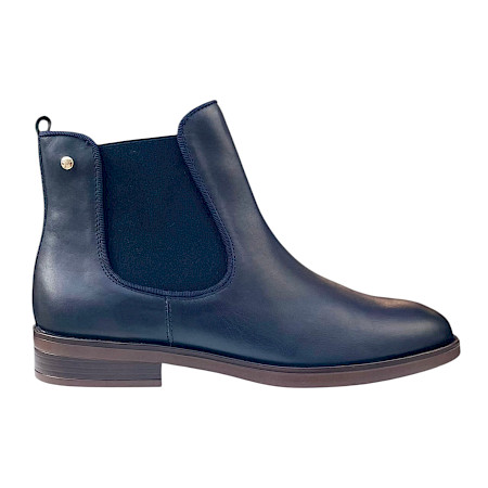 Pikolinos W3C-8594 Damen Chelsea Boots in Space, einem eleganten dunklen Navyblau. Schicker Leder-Chelsea-Boot mit seitlichen Elastikeinsätzen, leicht spitz zulaufender Form und angenehmer Weite –... Pikolinos W3C-8594 Damen Chelsea Boots in Space, einem eleganten dunklen Navyblau. Schicker Leder-Chelsea-Boot mit seitlichen Elastikeinsätzen, leicht spitz zulaufender Form und angenehmer Weite –...