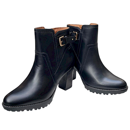 Pikolinos W7M-8730 CONNELLY Damen-Stiefelette in Black aus echtem Rindsleder mit Blockabsatz, Plateau, seitlichem Reißverschluss und goldfarbenem Schnallendetail – elegante schwarze Pikolinos... Pikolinos W7M-8730 CONNELLY Damen-Stiefelette in Black aus echtem Rindsleder mit Blockabsatz, Plateau, seitlichem Reißverschluss und goldfarbenem Schnallendetail – elegante schwarze Pikolinos...