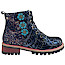 Maciejka 7687-17 Damen-Stiefelette in Blau und Navy mit schimmerndem Muster, türkisen Blüten, Schnürung, seitlichem Reißverschluss und Profilsohle.