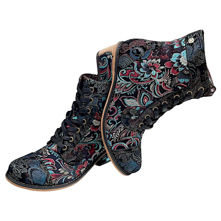 Maciejka 7688-01 Damen-Stiefelette mit bunten floralen Stickereien in Türkis, Rot und Blau, Schnürung, seitlichem Reißverschluss und kleinem Absatz. Maciejka 7688-01 Damen-Stiefelette mit bunten floralen Stickereien in Türkis, Rot und Blau, Schnürung, seitlichem Reißverschluss und kleinem Absatz.