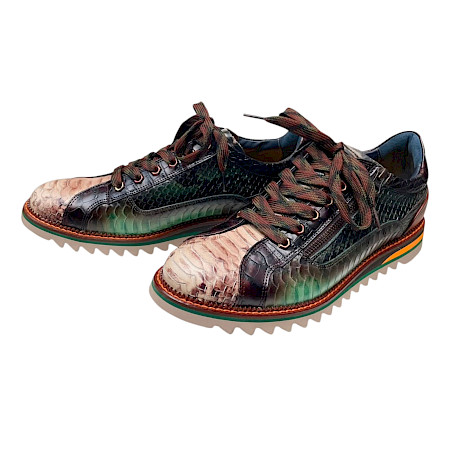 Lorenzi 9634454 Herrenschnürschuh in Taupe, Dunkelbraun und Grün aus hochwertigem Kalbsleder. Exklusiver Herrenschuh mit edler Reptilienprägung, seitlichem Reißverschluss, Lederfutter und... Lorenzi 9634454 Herrenschnürschuh in Taupe, Dunkelbraun und Grün aus hochwertigem Kalbsleder. Exklusiver Herrenschuh mit edler Reptilienprägung, seitlichem Reißverschluss, Lederfutter und...