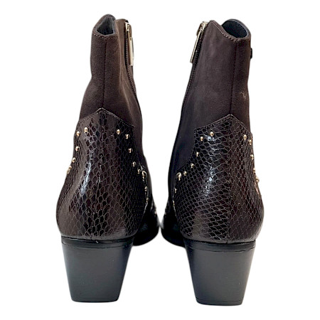 Lazamani LA85789 Damen-Western-Stiefelette in Braun aus Leder und Veloursleder mit Reptiloptik, goldfarbenen Nieten, spitzer Vorderpartie, seitlichem Reißverschluss und 5 cm Absatz – braune... Lazamani LA85789 Damen-Western-Stiefelette in Braun aus Leder und Veloursleder mit Reptiloptik, goldfarbenen Nieten, spitzer Vorderpartie, seitlichem Reißverschluss und 5 cm Absatz – braune...