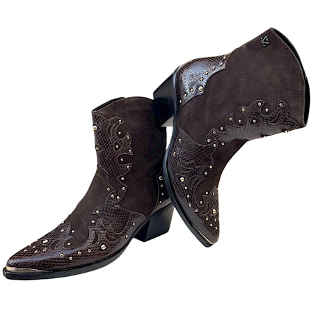 Lazamani LA85789 Damen-Western-Stiefelette in Braun aus Leder und Veloursleder mit Reptiloptik, goldfarbenen Nieten, spitzer Vorderpartie, seitlichem Reißverschluss und 5 cm Absatz – braune... Lazamani LA85789 Damen-Western-Stiefelette in Braun aus Leder und Veloursleder mit Reptiloptik, goldfarbenen Nieten, spitzer Vorderpartie, seitlichem Reißverschluss und 5 cm Absatz – braune...