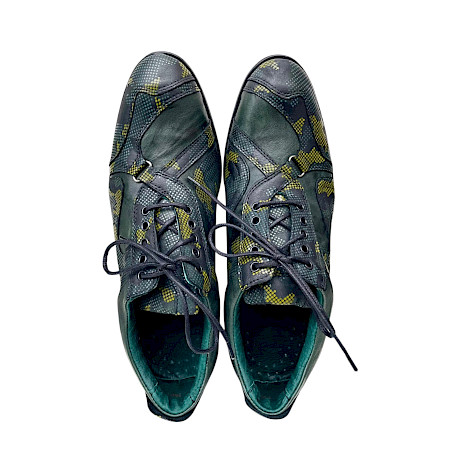 Kristofer 1401 Herren Schnürer Olive Camouflage – exklusiver Vollleder-Schnürschuh aus butterweichem Echtleder mit außergewöhnlichem Camouflage-Design | Komfortabel und hochwertig bei... Kristofer 1401 Herren Schnürer Olive Camouflage – exklusiver Vollleder-Schnürschuh aus butterweichem Echtleder mit außergewöhnlichem Camouflage-Design | Komfortabel und hochwertig bei...