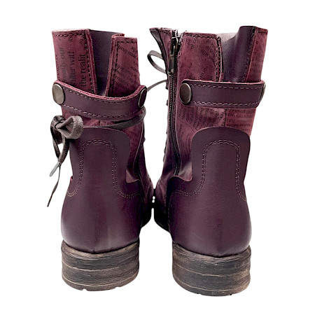Charme Etnic 26W Damen Boot Bordeaux Zeitung – italienischer Lederboot mit Lammfellfutter, Zeitungsprint, Schnürung und Reißverschluss | Exklusiv und hochwertig bei kassedy.de ?? Charme Etnic 26W Damen Boot Bordeaux Zeitung – italienischer Lederboot mit Lammfellfutter, Zeitungsprint, Schnürung und Reißverschluss | Exklusiv und hochwertig bei kassedy.de ??