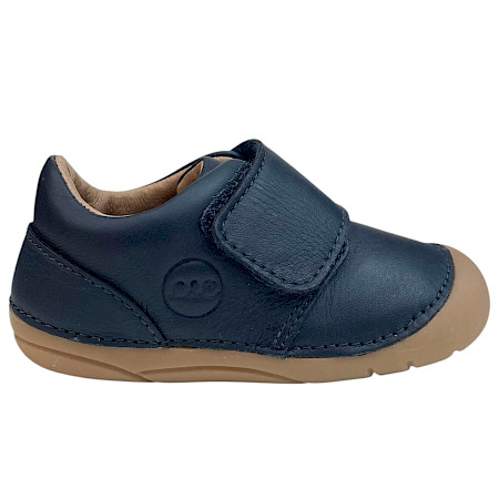 Lotta & Emil Mini Step Lauflernschuh in Blau aus hochwertigem Echtleder mit praktischem Klettverschluss. Weicher, flexibler Erstlingsschuh für Kinder in den Größen 20 bis 22 – ideal für die... Lotta & Emil Mini Step Lauflernschuh in Blau aus hochwertigem Echtleder mit praktischem Klettverschluss. Weicher, flexibler Erstlingsschuh für Kinder in den Größen 20 bis 22 – ideal für die...