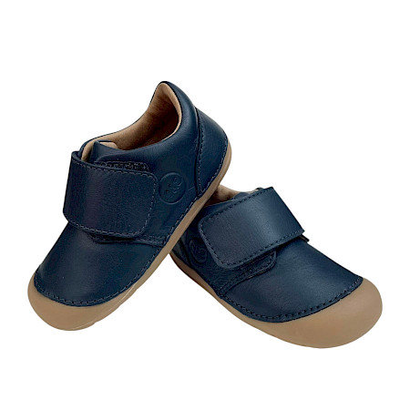 Lotta & Emil Mini Step Lauflernschuh in Blau aus hochwertigem Echtleder mit praktischem Klettverschluss. Weicher, flexibler Erstlingsschuh für Kinder in den Größen 20 bis 22 – ideal für die... Lotta & Emil Mini Step Lauflernschuh in Blau aus hochwertigem Echtleder mit praktischem Klettverschluss. Weicher, flexibler Erstlingsschuh für Kinder in den Größen 20 bis 22 – ideal für die...