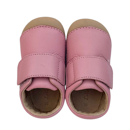 Lotta & Emil Mini Step Lauflernschuh in Rosé aus hochwertigem Echtleder mit praktischem Klettverschluss. Ultraleichter und weicher Erstlingsschuh für Kinder in den Größen 20 bis 22 – ideal für... Lotta & Emil Mini Step Lauflernschuh in Rosé aus hochwertigem Echtleder mit praktischem Klettverschluss. Ultraleichter und weicher Erstlingsschuh für Kinder in den Größen 20 bis 22 – ideal für...