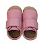 Lotta & Emil Mini Step Lauflernschuh in Rosé aus hochwertigem Echtleder mit praktischem Klettverschluss. Ultraleichter und weicher Erstlingsschuh für Kinder in den Größen 20 bis 22 – ideal für die ersten Schritte und erhältlich bei Kassedy.de. ?