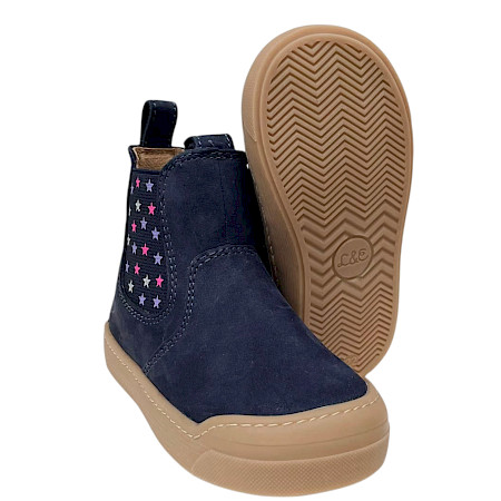 Lotta & Emil First Step Janne Winter Kinder-Lauflernschuh in Dunkelblau mit buntem Sternenmuster, warmem Futter, flexibler Sohle, Reißverschluss und herausnehmbarer Innensohle – erhältlich bei... Lotta & Emil First Step Janne Winter Kinder-Lauflernschuh in Dunkelblau mit buntem Sternenmuster, warmem Futter, flexibler Sohle, Reißverschluss und herausnehmbarer Innensohle – erhältlich bei...