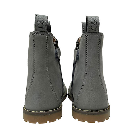 Lotta & Emil Chelsea Boot in Flieder und Grün aus Ölleder, kaltgefütterter Unisex-Kinderboot mit elastischem Einsatz, herausnehmbarer Innensohle und Profilsohle. Lotta & Emil Chelsea Boot in Flieder und Grün aus Ölleder, kaltgefütterter Unisex-Kinderboot mit elastischem Einsatz, herausnehmbarer Innensohle und Profilsohle.