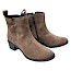 TT.BAGATT 768 Damen-Boot in Taupe mit samtiger Veloursleder-Optik, seitlichem Reißverschluss, Blockabsatz und zeitloser Silhouette – vielseitiger Damen-Boot bei kassedy.de. TT.BAGATT 768 Damen-Boot in Taupe mit samtiger Veloursleder-Optik, seitlichem Reißverschluss, Blockabsatz und zeitloser Silhouette – vielseitiger Damen-Boot bei kassedy.de.