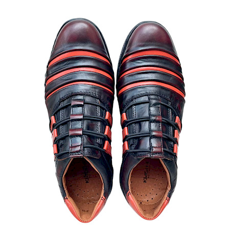 Kristofer 215 Herren Slipper in Bordo und Orange aus hochwertigem Echtleder mit schwarzer Laufsohle. Bequemer Lederslipper mit elastischen Bändern, normaler Passform und außergewöhnlichem Design... Kristofer 215 Herren Slipper in Bordo und Orange aus hochwertigem Echtleder mit schwarzer Laufsohle. Bequemer Lederslipper mit elastischen Bändern, normaler Passform und außergewöhnlichem Design...