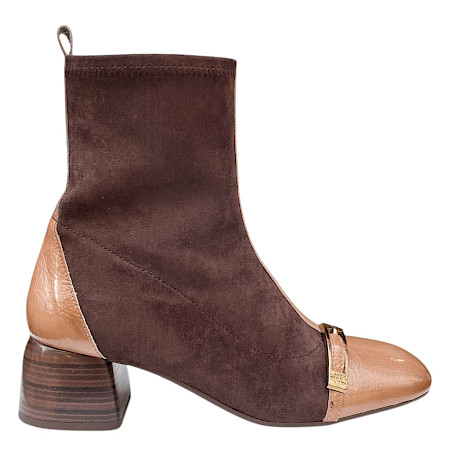 Hispanitas BHI265916 VARSOVIA Damen-Stiefelette in Espresso-Braun mit weichem Materialmix, cognacfarbenen Kontrastdetails, goldfarbener Schmuckschließe, seitlichem Reißverschluss und Blockabsatz... Hispanitas BHI265916 VARSOVIA Damen-Stiefelette in Espresso-Braun mit weichem Materialmix, cognacfarbenen Kontrastdetails, goldfarbener Schmuckschließe, seitlichem Reißverschluss und Blockabsatz...