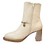Hispanitas PHI265161 Alabama Damen-Stiefelette in Beige aus weich genarbtem Leder mit warmem Futter, goldfarbener Schmuckkette, seitlichem Reißverschluss und femininem Blockabsatz – elegante beige Hispanitas Leder-Stiefelette bei kassedy.de. Hispanitas PHI265161 Alabama Damen-Stiefelette in Beige aus weich genarbtem Leder mit warmem Futter, goldfarbener Schmuckkette, seitlichem Reißverschluss und femininem Blockabsatz – elegante beige Hispanitas Leder-Stiefelette bei kassedy.de.