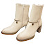Hispanitas PHI265161 Alabama Damen-Stiefelette in Beige aus weich genarbtem Leder mit warmem Futter, goldfarbener Schmuckkette, seitlichem Reißverschluss und femininem Blockabsatz – elegante beige Hispanitas Leder-Stiefelette bei kassedy.de. Hispanitas PHI265161 Alabama Damen-Stiefelette in Beige aus weich genarbtem Leder mit warmem Futter, goldfarbener Schmuckkette, seitlichem Reißverschluss und femininem Blockabsatz – elegante beige Hispanitas Leder-Stiefelette bei kassedy.de.