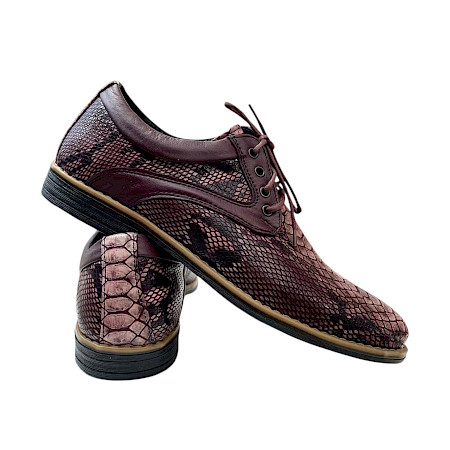 Kristofer 1412 Herren-Schnürschuh in Lila und Bordeaux mit markanter Reptil-Optik, unterschiedlichen Lederstrukturen und eleganter Linienführung – extravaganter Herrenschuh bei kassedy.de. Kristofer 1412 Herren-Schnürschuh in Lila und Bordeaux mit markanter Reptil-Optik, unterschiedlichen Lederstrukturen und eleganter Linienführung – extravaganter Herrenschuh bei kassedy.de.