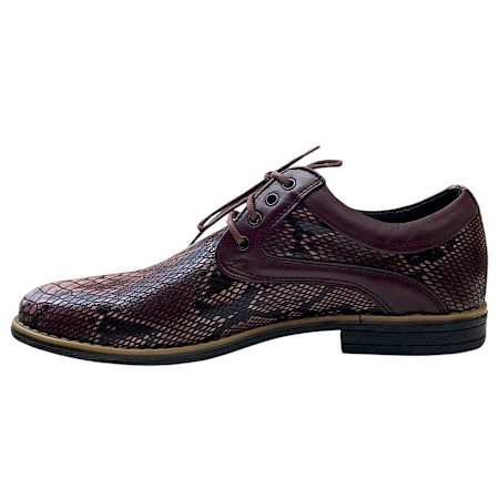 Kristofer 1412 Herren-Schnürschuh in Lila und Bordeaux mit markanter Reptil-Optik, unterschiedlichen Lederstrukturen und eleganter Linienführung – extravaganter Herrenschuh bei kassedy.de. Kristofer 1412 Herren-Schnürschuh in Lila und Bordeaux mit markanter Reptil-Optik, unterschiedlichen Lederstrukturen und eleganter Linienführung – extravaganter Herrenschuh bei kassedy.de.