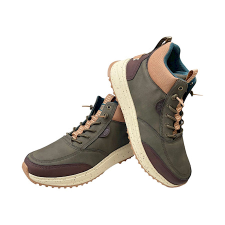 HEYDUDE Flint Boot Classic in Dark Olive/Multi, leichter Herren-Boot in Olivgrün und Braun mit elastischer Schnürung, herausnehmbarer Einlegesohle und leichter Laufsohle – erhältlich bei... HEYDUDE Flint Boot Classic in Dark Olive/Multi, leichter Herren-Boot in Olivgrün und Braun mit elastischer Schnürung, herausnehmbarer Einlegesohle und leichter Laufsohle – erhältlich bei...