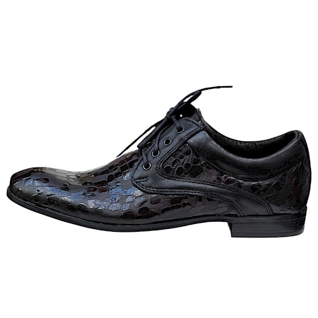 Kristofer 1412 Herren-Schnürschuh in Bordo und Schwarz mit glänzendem Kroko- und Reptilmuster, schwarzen Kontrastdetails und eleganter Silhouette – außergewöhnlicher Herrenschuh bei kassedy.de. Kristofer 1412 Herren-Schnürschuh in Bordo und Schwarz mit glänzendem Kroko- und Reptilmuster, schwarzen Kontrastdetails und eleganter Silhouette – außergewöhnlicher Herrenschuh bei kassedy.de.