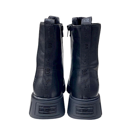 TT.BAGATT AO1 Damen-Boot in Black/Silver aus hochwertigem Lederimitat mit silberfarbener Schnürung, seitlichem Reißverschluss und schwarzer profilierter Chunky-Sohle – moderner Damen-Schnürboot... TT.BAGATT AO1 Damen-Boot in Black/Silver aus hochwertigem Lederimitat mit silberfarbener Schnürung, seitlichem Reißverschluss und schwarzer profilierter Chunky-Sohle – moderner Damen-Schnürboot...